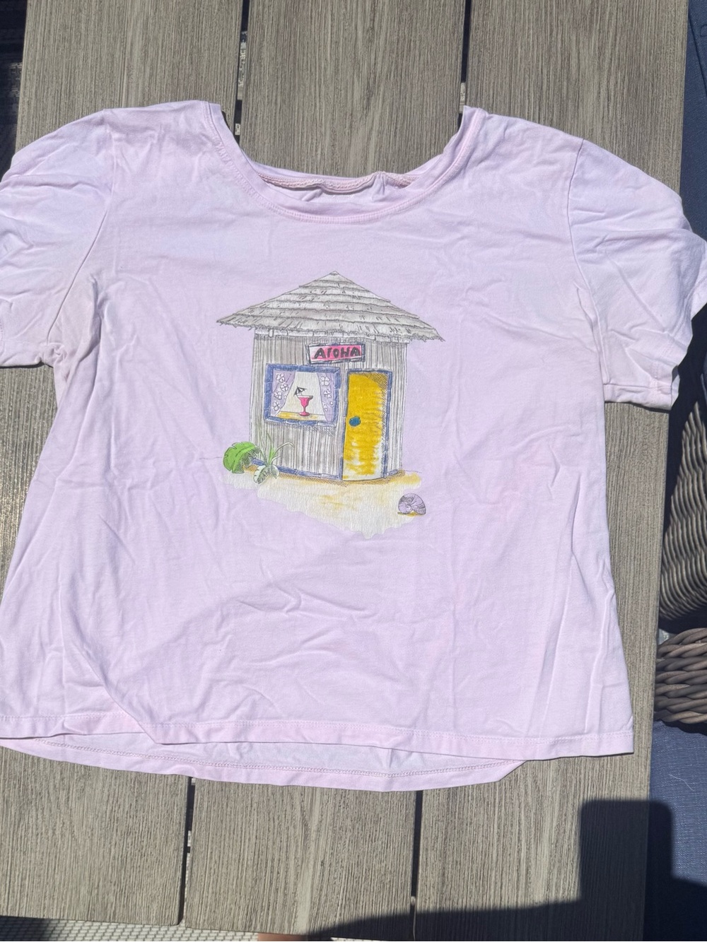 Casual Lilac Women's Graphic Tee - Beach Hut Print